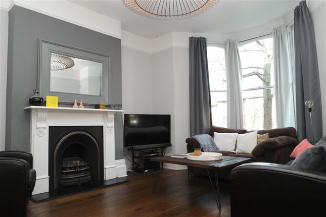 Flat to rent in Burnt Ash Hill, Lee, London