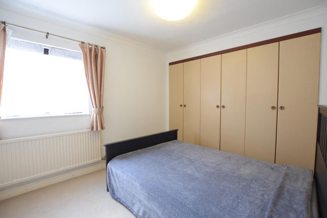 Flat to rent in Spencer Close, Regents Park Road, London