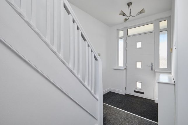 158, King Lane, West Yorkshire photo 4