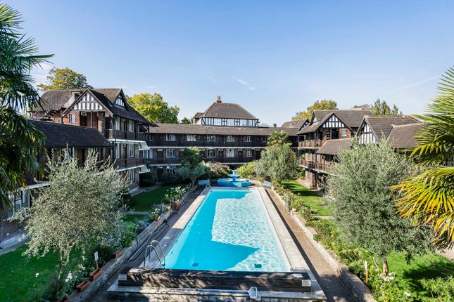 Studio flat on 14, Tudor Close, London, £220,000