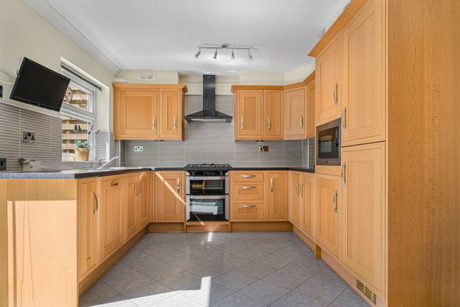 9, Rolvenden Gardens, Bromley photo 3