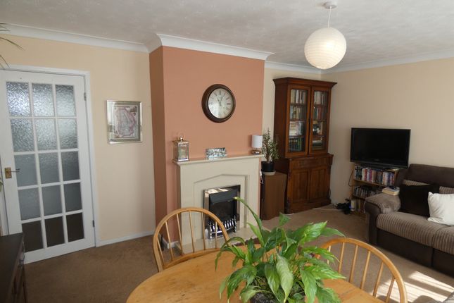 2, Park Drive, Peterborough photo 3