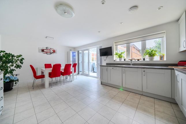 18, Shute Close, Hayling Island photo 4