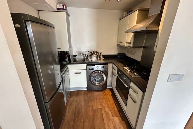 12, Bramley Crescent , Gants Hill photo 2