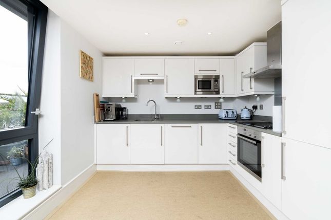 Flat for sale in Kilburn Park Road, London