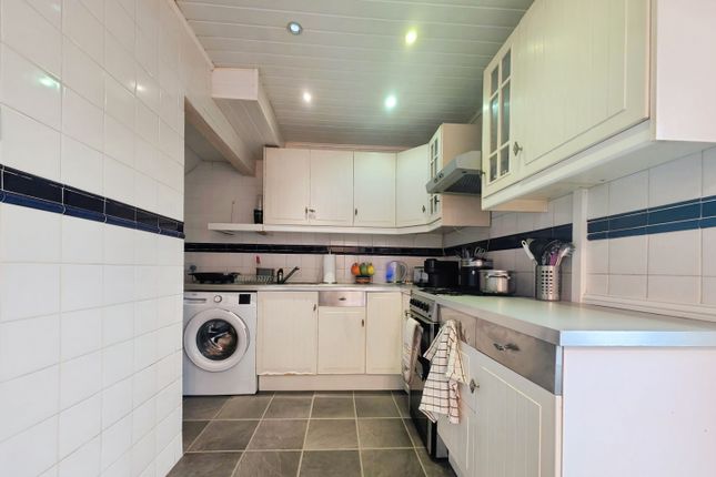 92, Shaw Street, Larkhall photo 3