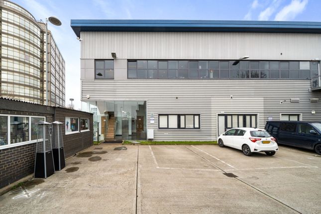 Flat 10 Manhattan House,,, Manhattan Business Park West Gate, London photo 5