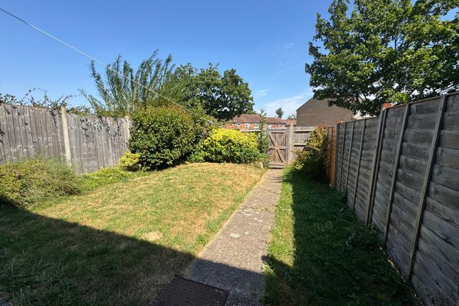 2, Laws Close, Crawley photo 2