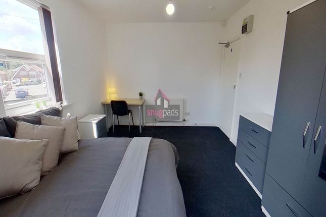 Bright, Well-Presented Bedroom With A Comfortable ...