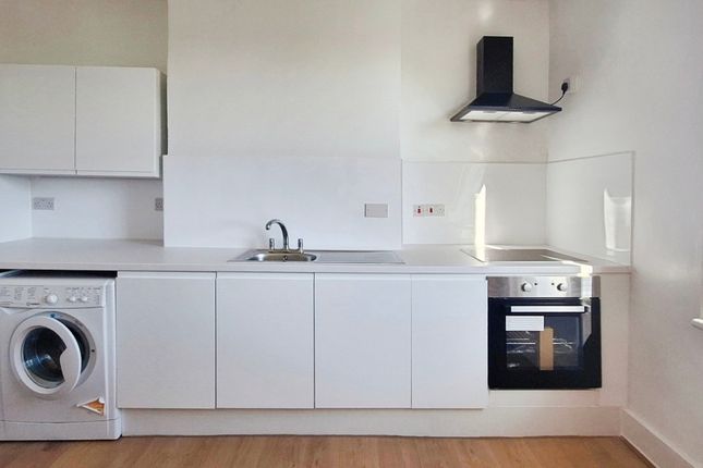 Flat 5, 861, Harrow Road, London photo 3