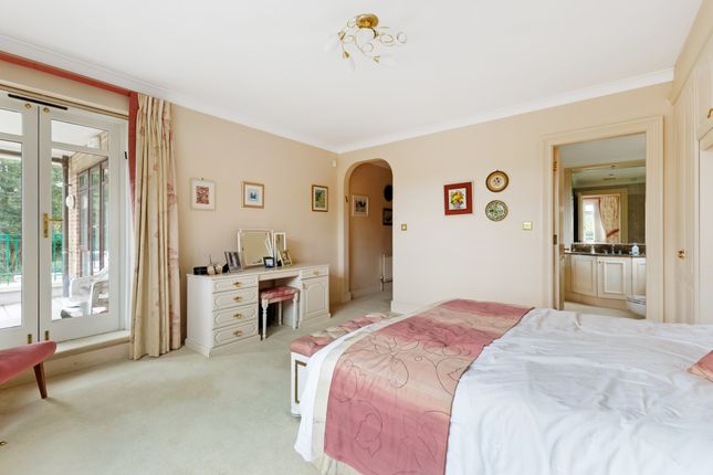 Flat 15, Hartsbourne Park, 180 High Road, Bushey photo 4