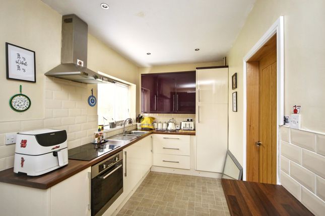 18 Lavender Road, Wigan photo 2