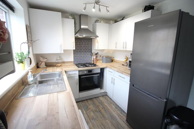 18, Averill Way, Leeds photo 4