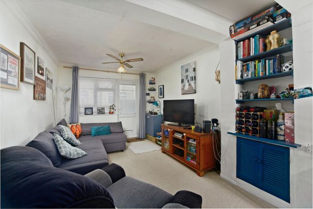 13, Longley Road, Surrey photo 4