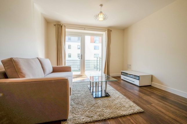 Flat to rent in Pearl Lane, Gillingham