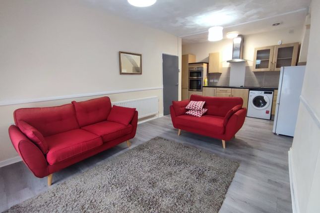 Thumbnail Flat to rent in Clare Street, Cardiff