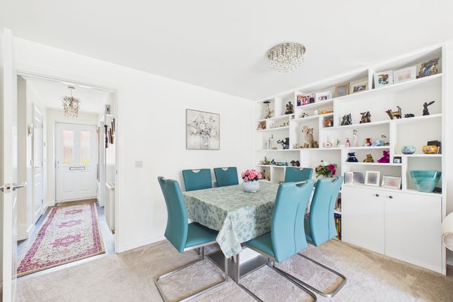 14 Moor Close, Chinnor photo 4