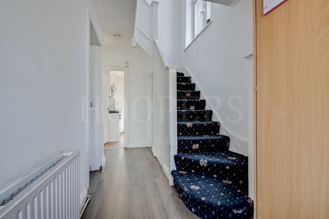 77, Ballogie Avenue, London photo 2