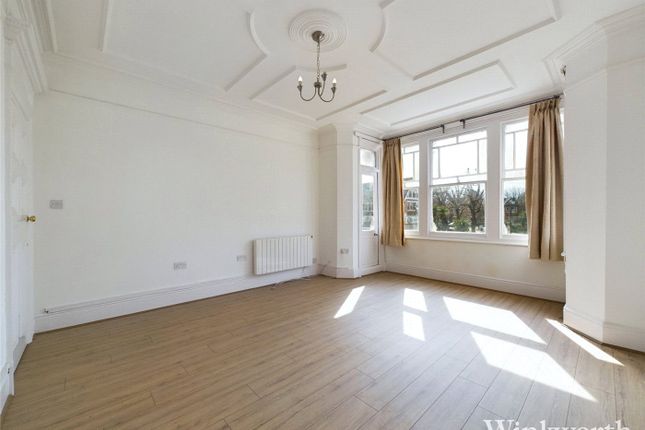 Flat to rent in Wolverton Mansions, Ealing, London, UK