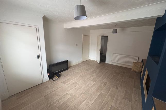 76, Flatgate, GOOLE photo 5