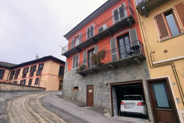 Town house for sale in Via Re Umberto, Mombercelli, Asti, Piedmont, Italy