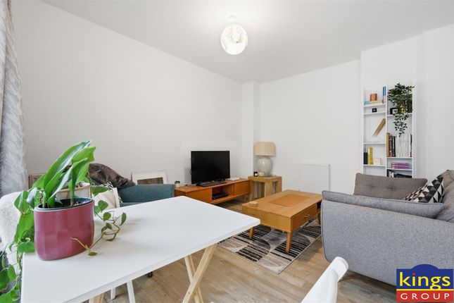 Flat 1, 14, Hoffmans Road, London photo 3