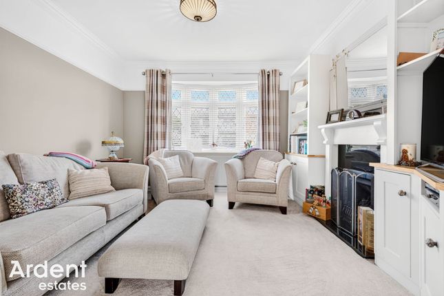 31 Bruce Grove, Wickford photo 3