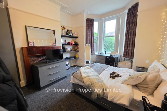 Brudenell Road, Hyde Park photo 2