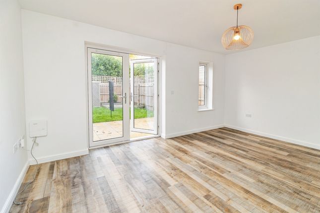 18, Elder Way, Bedford photo 4