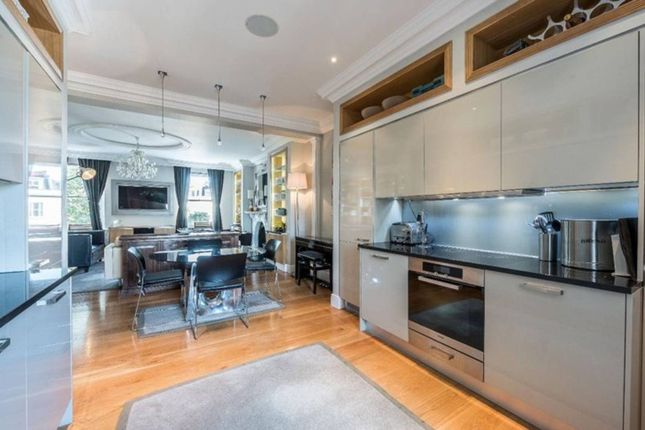 Flat for sale in St Georges Square, Pimlico, London