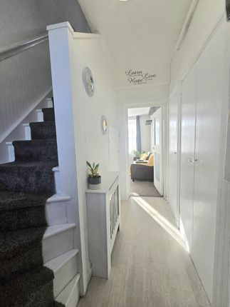 Flat 21, Hazelwood House, Evelyn Street, London photo 4