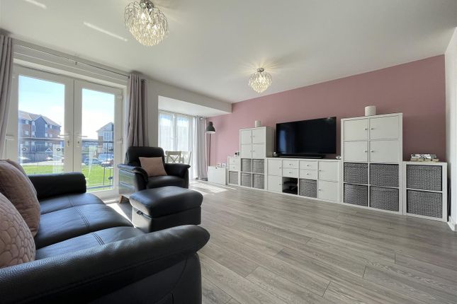 2-bed flat on 41, Griffiths Road, Purfleet, £240,000