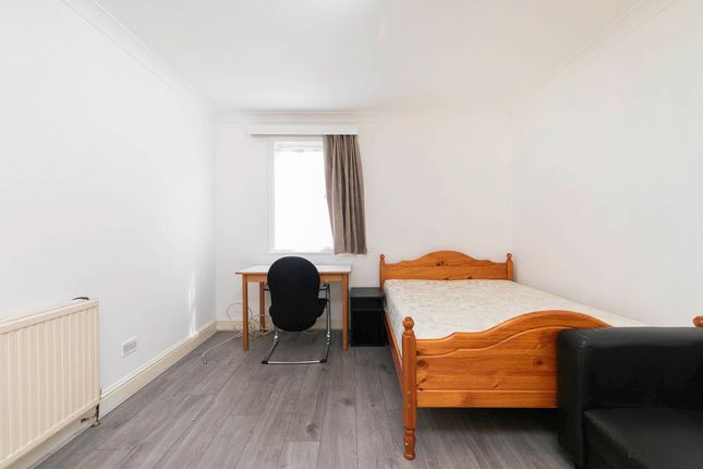 Flat B, 3 Dean Road, London photo 3
