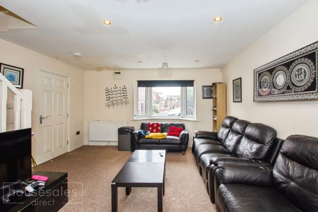 16, Warren Grove, Birmingham photo 2