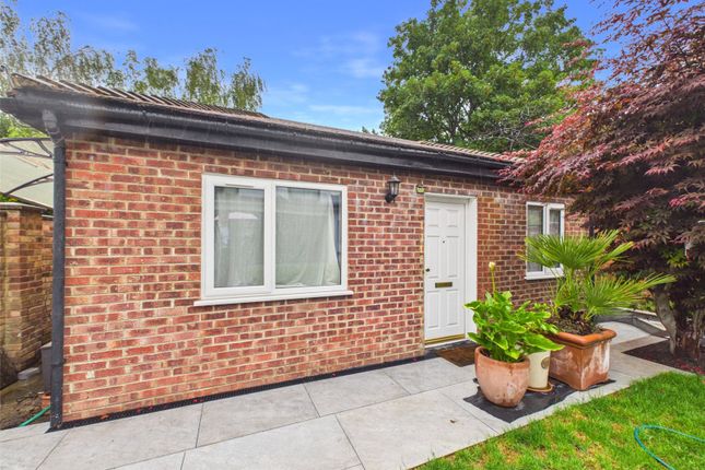 2-bed house on The Annex, 125, Chertsey Road, Twickenham, £1,650/mo