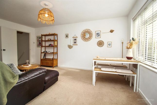 4, Ashton Close, Reading photo 4
