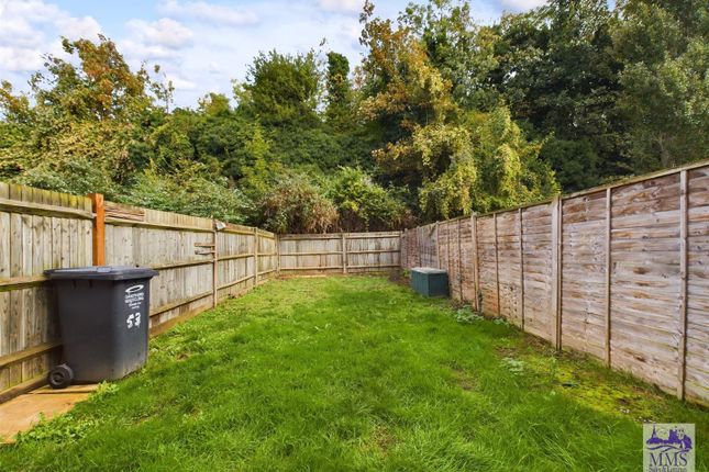 53, Reed Court, Greenhithe photo 4
