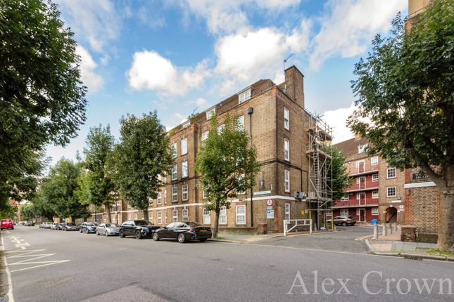 Flat to rent in Pickwick House, George Row, Bermondsey