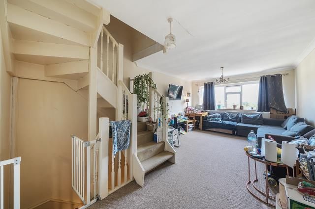 11, Grenfell Court, London photo 4