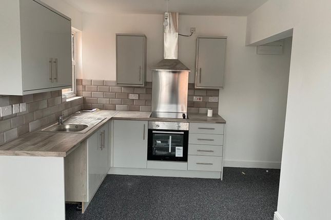 Flat to rent in Mantle Road, Leicester