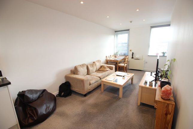 4 West House, Yateley photo 2