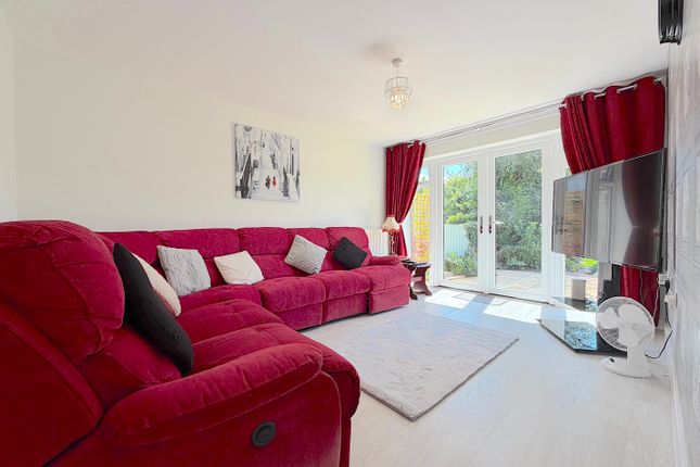 3, Lambourne Close, Walsall photo 2