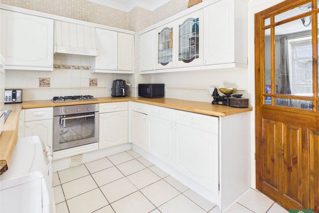 6, Dickens Street, Oldham photo 3