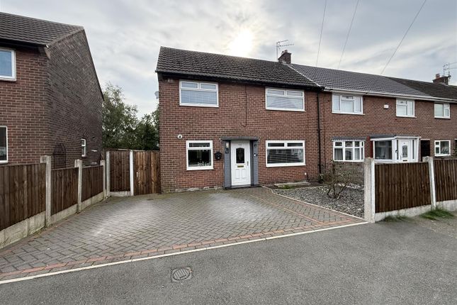 73, Stamford Drive, Stalybridge photo 2