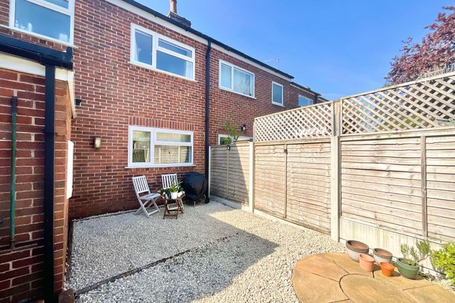 6 St. James Close, Crewe photo 4