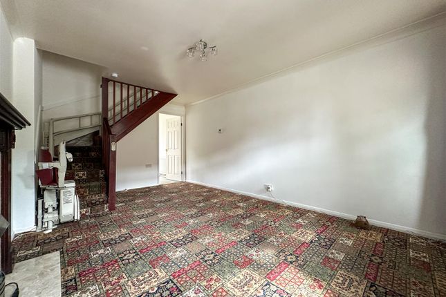 39, Springfield Court, Leek photo 4