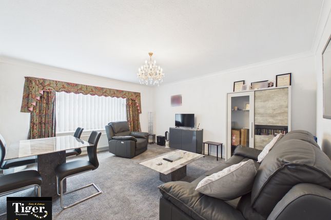 11 Dales Court, St. Annes Road, Blackpool photo 2