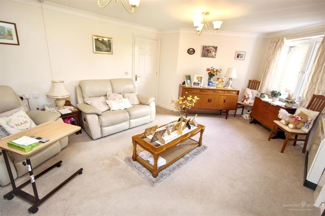 Flat 32, Sheppard Court, Chieveley Close, Reading photo 4