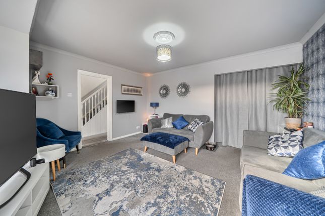 32, Longlees, Rickmansworth photo 3