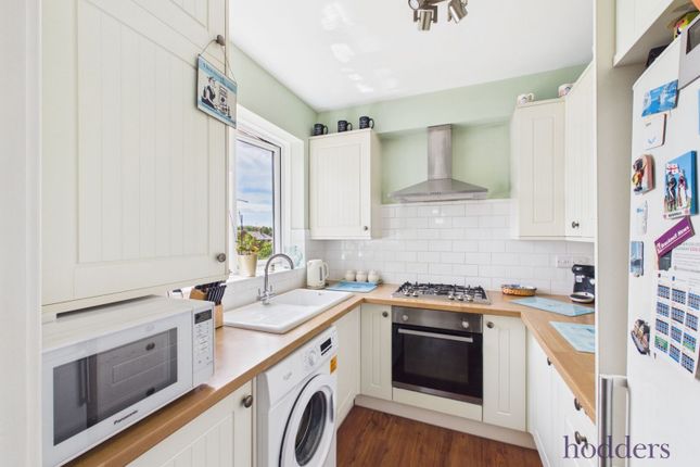12, Cowper Close, Chertsey photo 4
